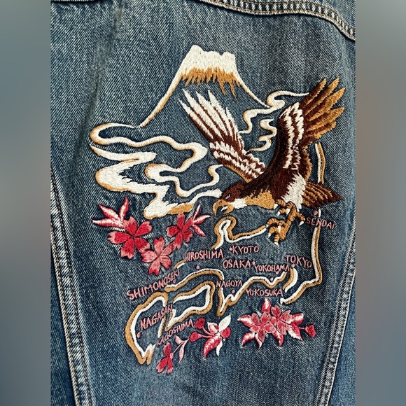 Levi’s Special Edition Japan Themed Embroidered Denim Jacket Medium - Picture 9 of 9
